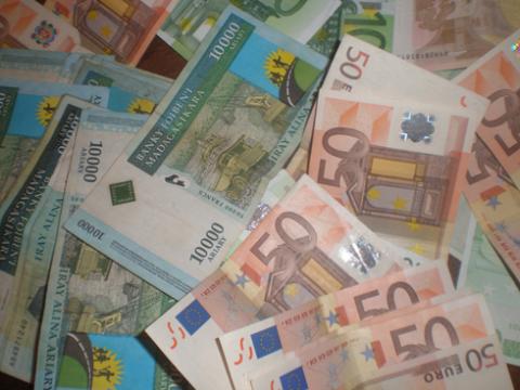 Change : L’Ariary dévalorisé en quelques semaines face à l’euro