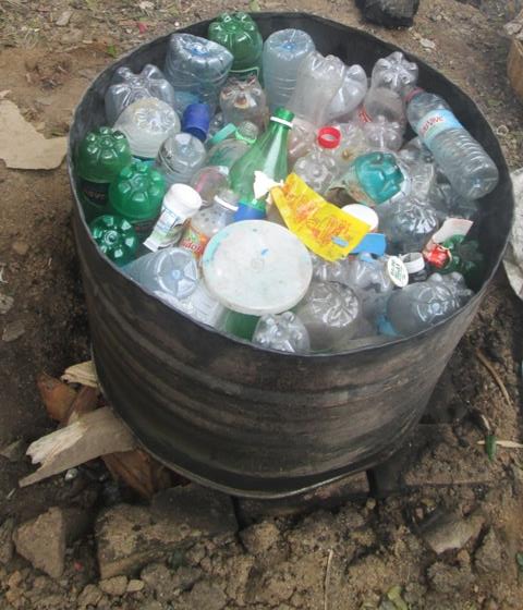 Orinasa malagasy manodina fako plastika ho lasa biriky, rarivato ary gazoala