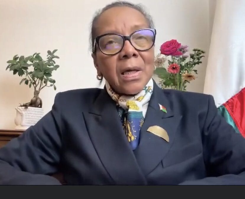 Peut être une image de 1 personne