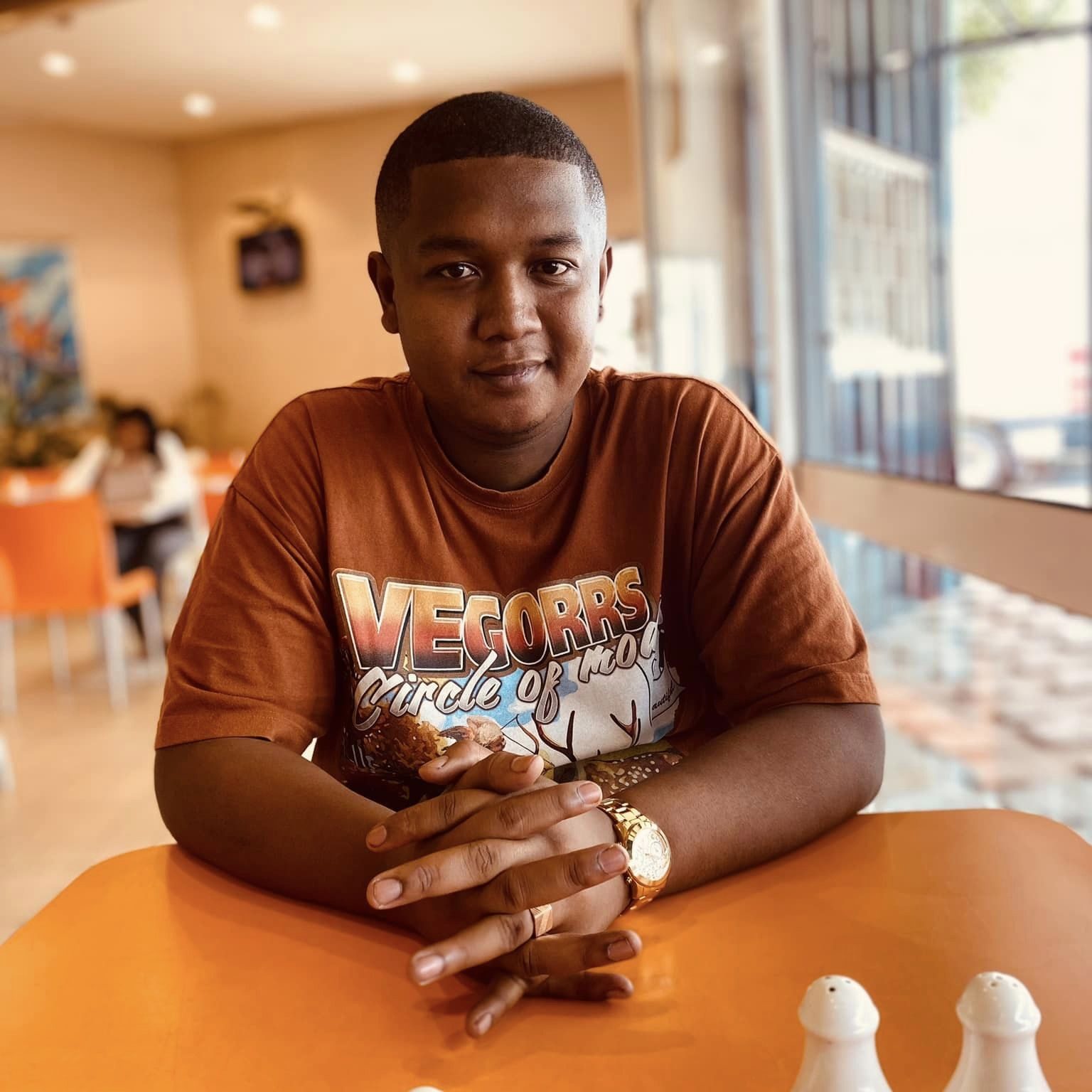 Aucune description de photo disponible.